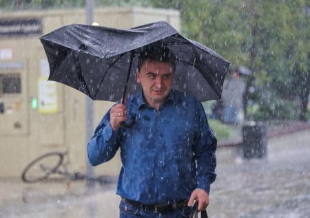 Мощный ливень движется на Москву: когда придет, чего ждать, будет ли потоп?