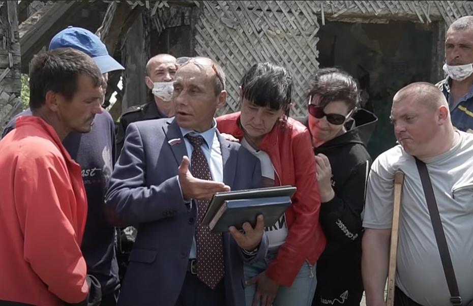 Кадр из шоу про вымышленного председателя Уссурийского района Виталия Наливкина