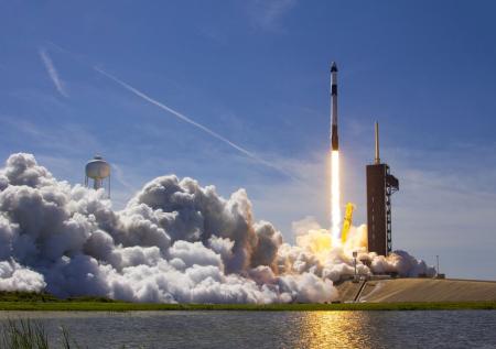 SpaceX запустила 53 мини-спутника для интернет-сети Starlink