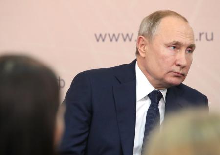 «Откуда такие уроды берутся?»: Путин о «группах смерти» в соцсетях