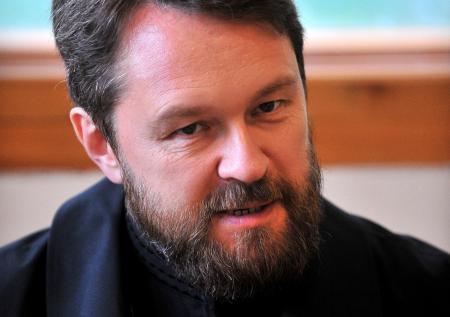 Митрополит Иларион считает неудачной затеей гибрид военной формы и рясы