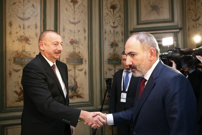 Президент Азербайджана Ильхам Алиев и премьер Армении Никол Пашинян
