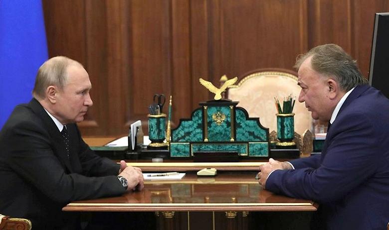 Президент РФ Владимир Путин и Махмуд-Али Калиматов