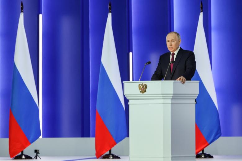 Президент РФ Владимир Путин во время выступления с ежегодным посланием Федеральному собранию РФ в Гостином Дворе