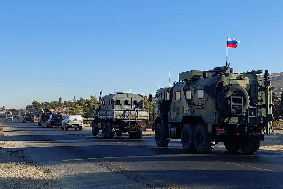 Российский военный конвой М5 по пути из Дамаска в Латакию