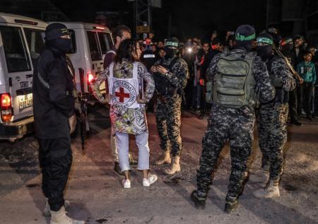 ХАМАС передало представителям Красного Креста трех заложников