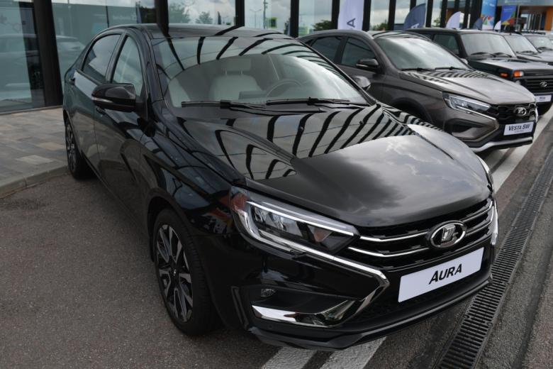 Автомобиль Lada Aura на выставке в конгрессно-выставочном центре «Экспофорум»