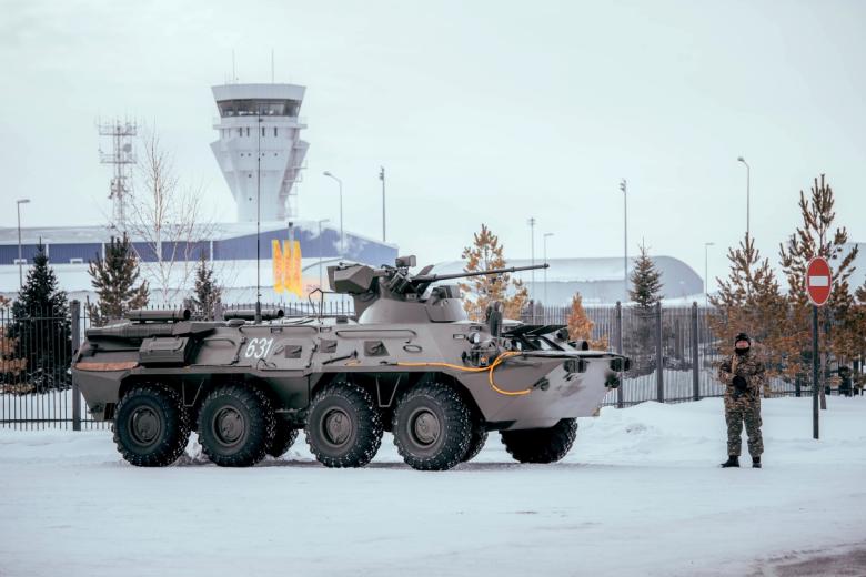 Военная техника на одной из улиц в Нур-Султане