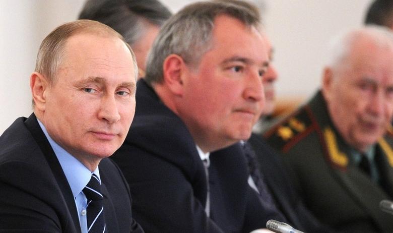 Президент РФ Владимир Путин и экс-зампредседателя правительства Дмитрий Рогозин