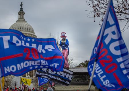 Американцы требуют привлечь Трампа к ответственности за атаку на Капитолий
