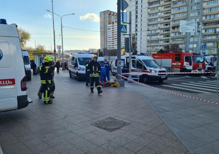 Машинист оказался зажат после столкновения поездов в московском метро