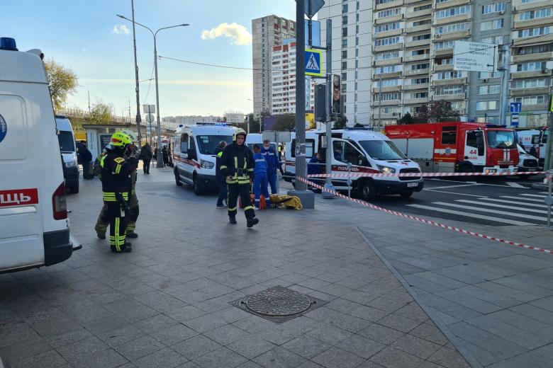 Обстановка у станции метро «Печатники» Люблинско-Дмитровской линии Московского метрополитена после инцидента с поездами