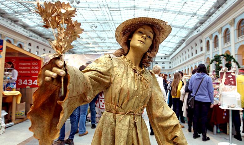 Новогодняя благотворительная ярмарка «Душевный Bazar» в Гостином Дворе