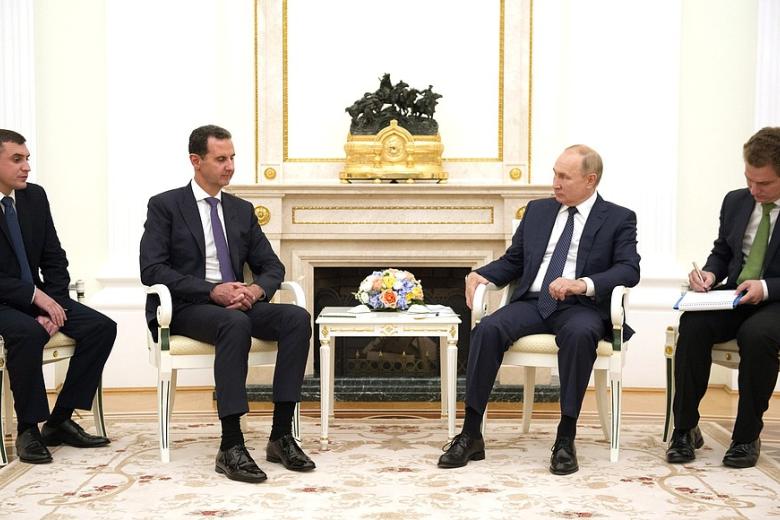 Башар Асад, Владимир Путин(в центре)