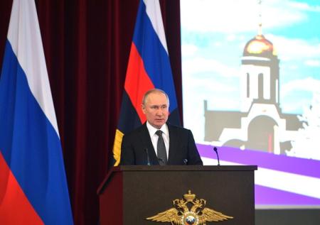 Путин поручил размещать материалы публичных слушаний в Интернете