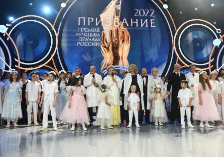 Первый канал покажет награждение лучших врачей России