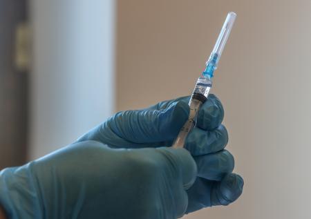Иммунолог заявил о необходимости создания вакцины от оспы обезьян