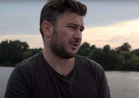 Писатель Дмитрий Глуховский стал гостем шоу «вДудь»