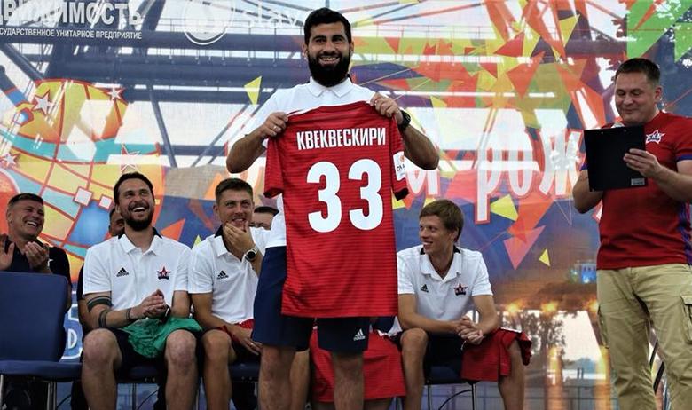 Футболист Ираклий Квеквескири