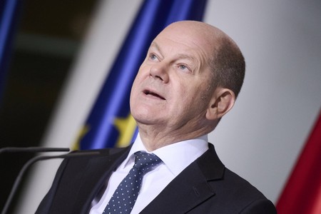 Политолог объяснил цель заявлений Шольца о продолжении диалога с Россией