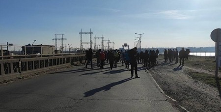 Жители украинского Светловодска в борьбе за отопление перекрыли дорогу