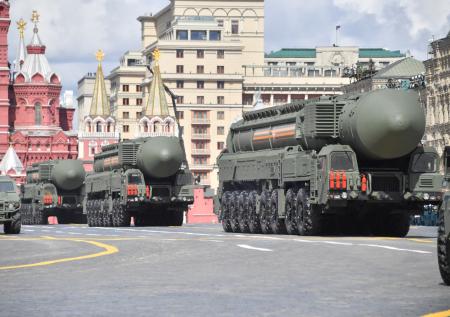 Минобороны показало колонну комплексов «Ярс» на пути к Москве