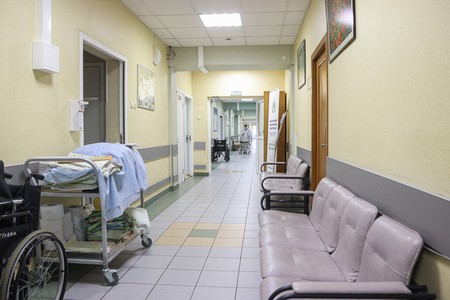 Неизвестный избил сына бойца ММА Дацика и его компаньона