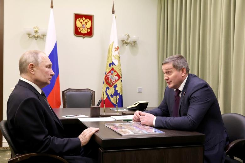 Президент РФ Владимир Путин на встрече с губернатором Волгоградской области Андреем Бочаровым
