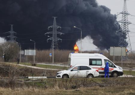 В Сети появились видео удара по нефтебазе в Белгороде