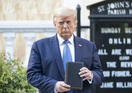 WP: решение Трампа перенести инаугурацию удивило чиновников
