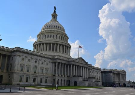 Политолог объяснил нереальность создания в США третьей партии