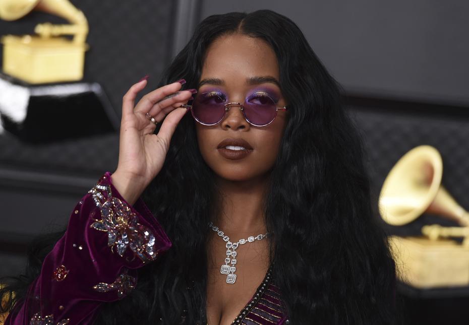  H.E.R., «Песня года» за песню I Can't Breathe