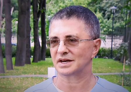 Мясников рассказал о необъяснимом симптоме дефицита витамина D