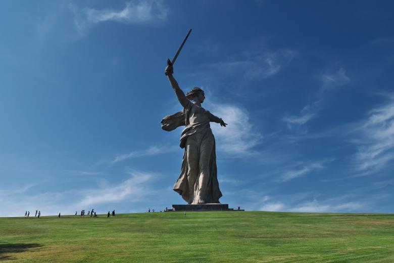 Скульптура «Родина-мать зовёт!»