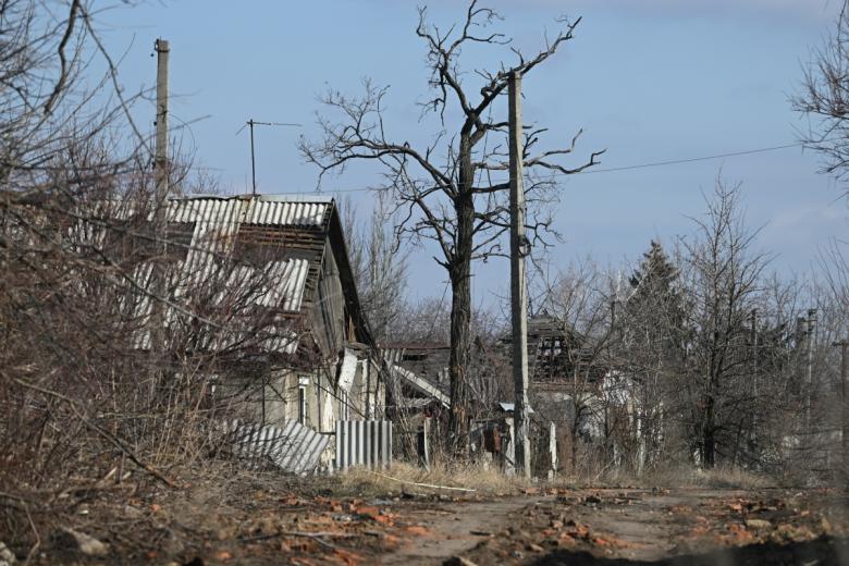 Жилые дома, поврежденные в результате обстрелов в освобожденной Авдеевке
