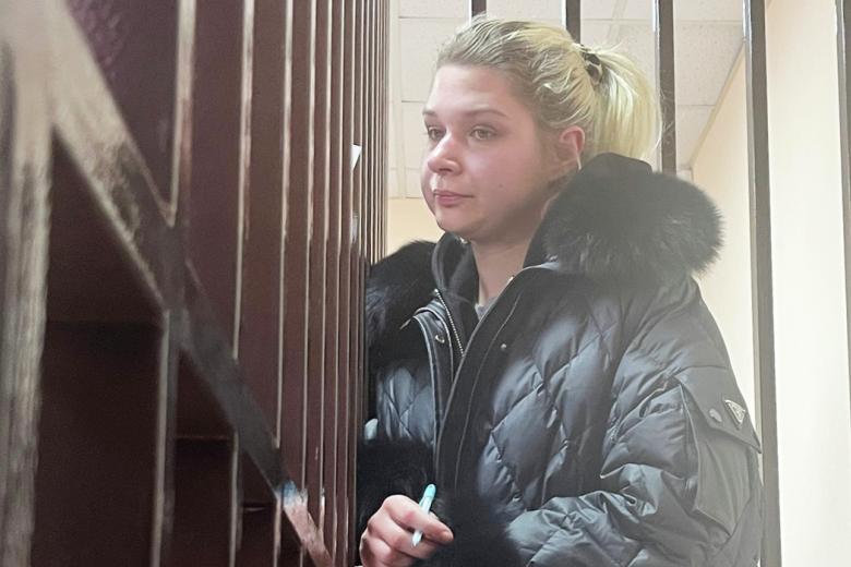 Внучка убитого экс-мэра Самары Екатерина Бельская, обвиняемая в убийстве Виктора и Натальи Тарховых, во время заседания Самарского областного суда