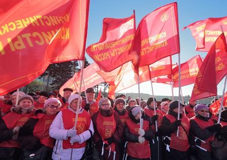 Власти предложили КПРФ отметить 7 ноября в Смольном