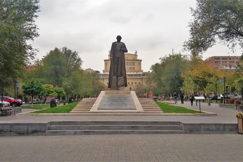 Памятник Нжде в Ереване