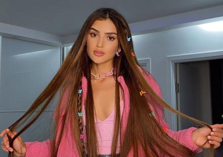 У TikTok-блогера Дины Саевой из квартиры сбежала змея