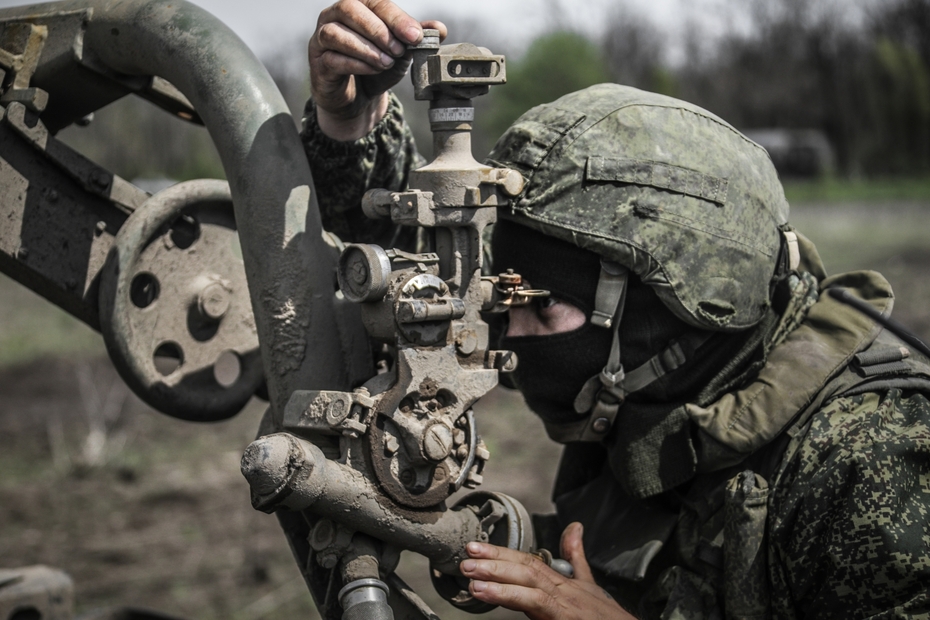 Военнослужащий из расчета реактивной системы залпового огня «Град»