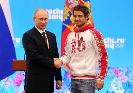 Лыжник Черноусов удалил фотографию с Путиным с подписью «Za спорт, Zа мир»