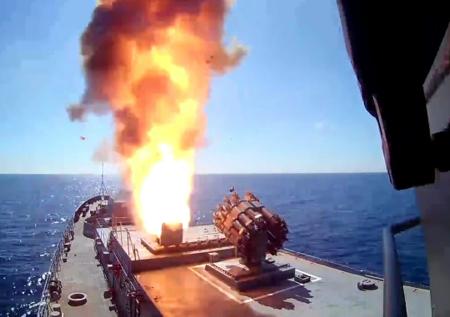 Минобороны России опубликовало видео пуска крылатых ракет «Калибр»