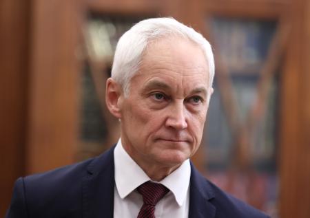 Белоусов передал медаль «Золотая Звезда» вдове генерала Кириллова