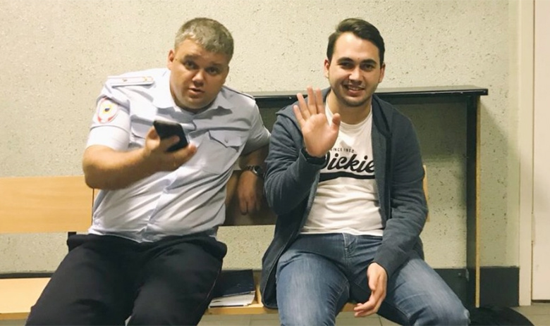 Денис Михайлов (справа)