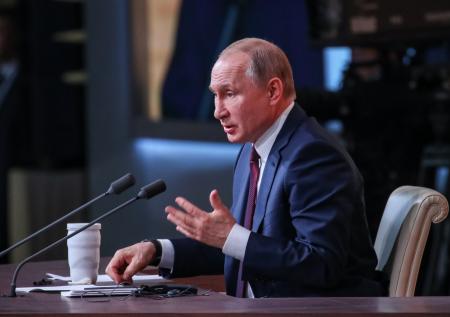Путин потребовал максимально снизить ущерб от пандемии COVID-19