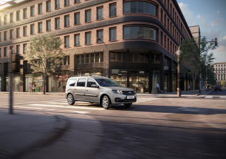 Сколько стоит Largus в 2024-м, чем новая Lada лучше китайских автомобилей