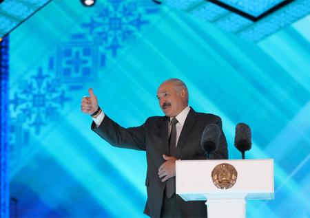 Отделить оппозицию от котлет: соперники Лукашенко устранились до выборов