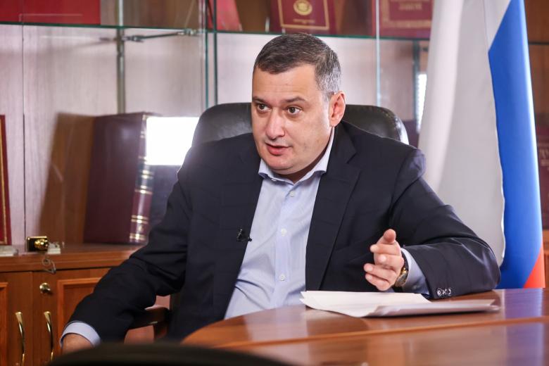 Александр Хинштейн
