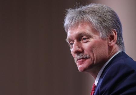 Песков ответил на сравнение России с «лисой, кричащей с крыши курятника»