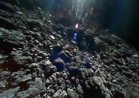 К Земле за два года: зонд OSIRIS-REx завершил миссию у астероида Бенну